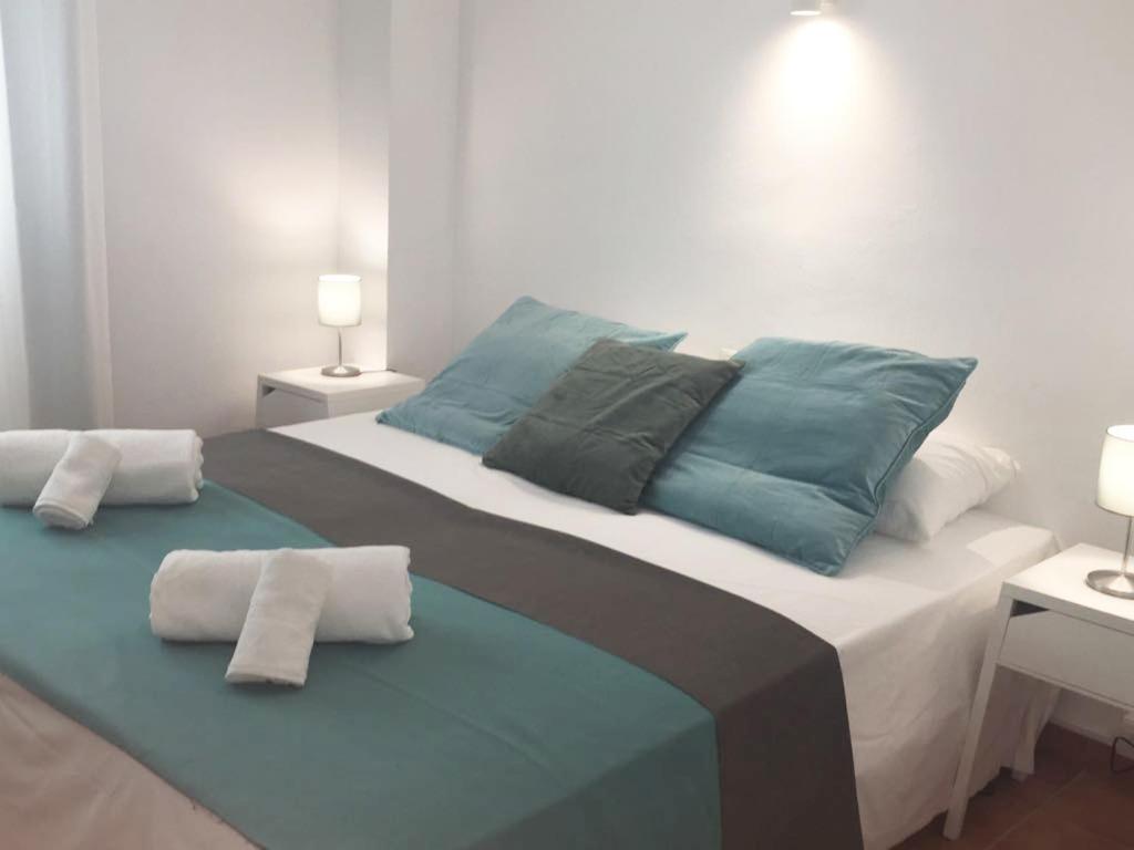 Apartamentos Albertos Санта-Эулалия-дель-Рио Экстерьер фото