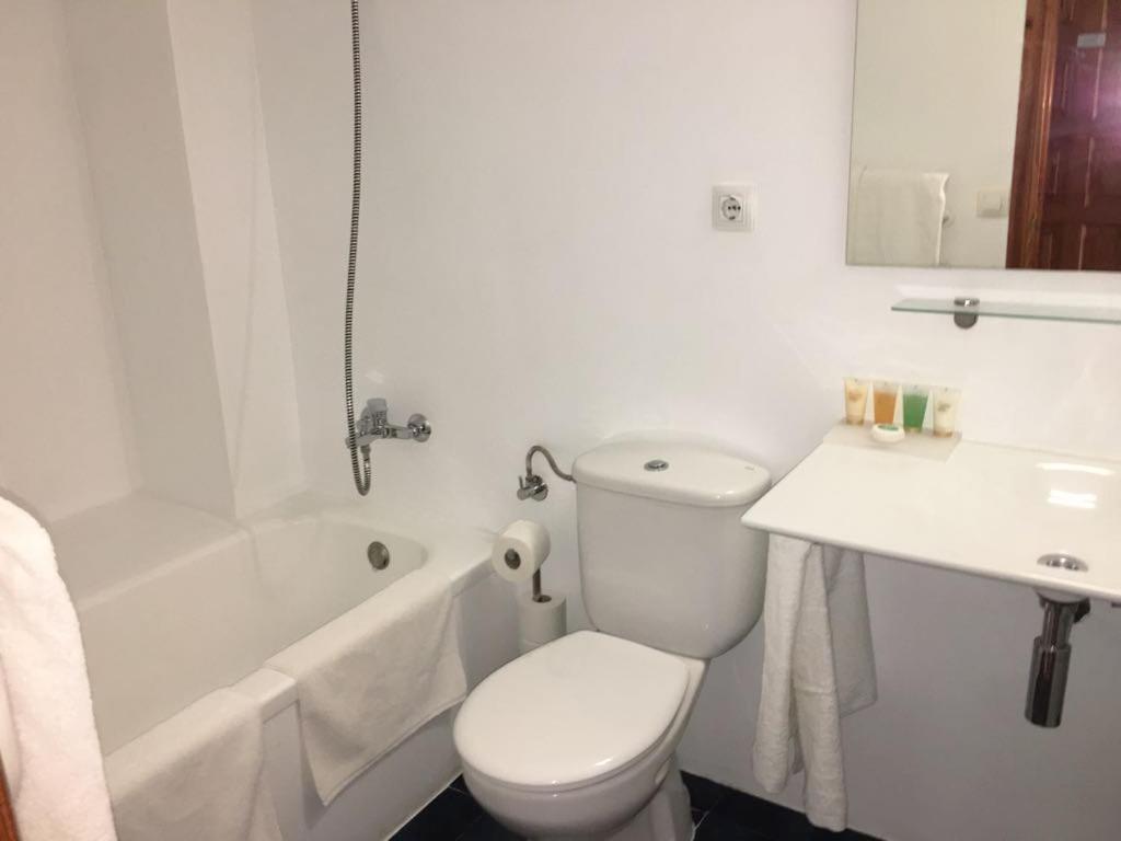 Apartamentos Albertos Санта-Эулалия-дель-Рио Экстерьер фото